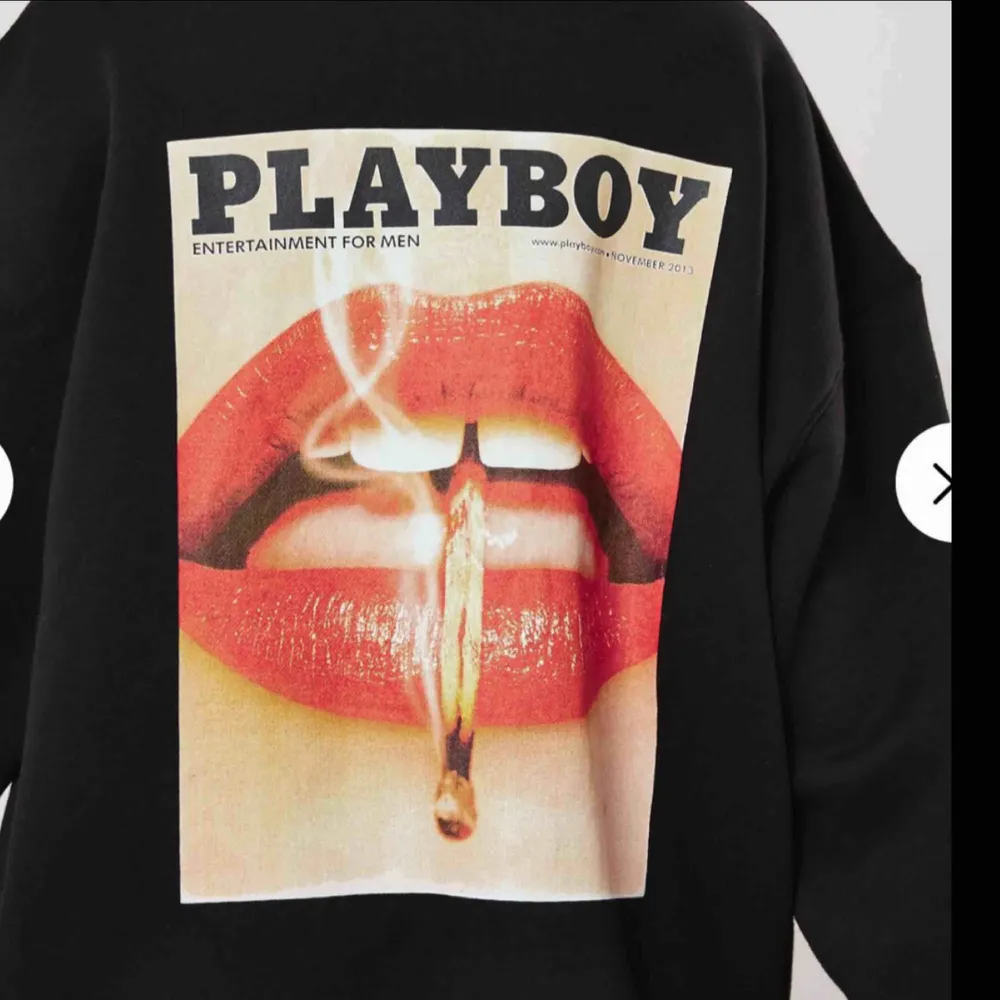 Playboy oversize hoodie från missguided. Går att ha som klänning, snygg och skön! Köparen står för frakt. . Hoodies.