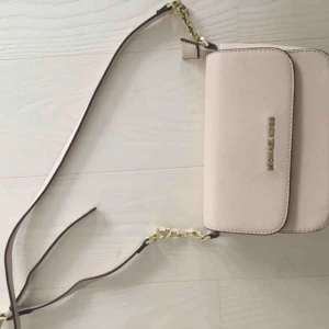  - Väska i nytt skick. 