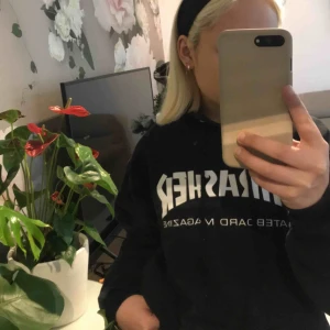  - Trasher Hoodie från Junkyard, storlek S-M i fint skick. 350kr och frakt ingår i priset! Pris kan diskuteras vid snabb affär.