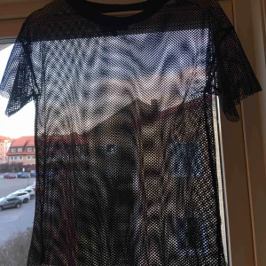  - Cool ”Fisknäts” T-shirt, säljer då den inte kommer till användning tyvärr ☺️☺️