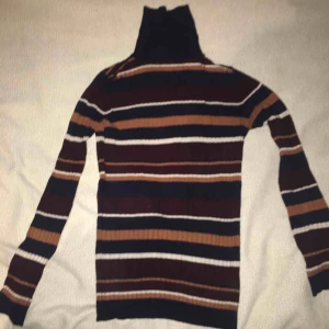  - Stretchy ribbad turtle neck från brave soul