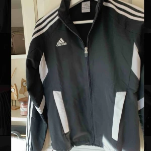  - Träningsset från Adidas. Oanvänt!