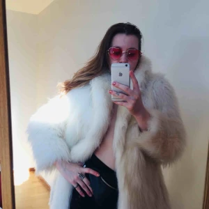  - Snow queen ❄️ Unfortunately haven’t been used. Got it second hand so it has some faults like a stain and a cut but its fixable. More pics of u wanna see all through PM or text ;) 