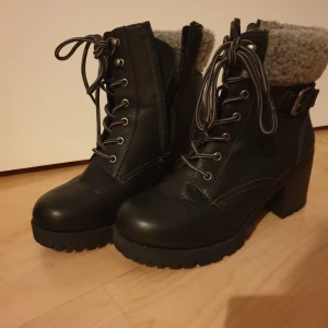 Kängor med klack - Oanvända.