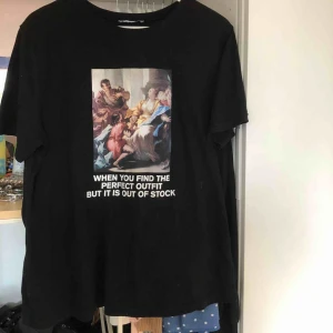  - Cool tröja från Zara, oanvänd. Storlek L men passa alla mellan S-L beroende på hur du vill att den ska sitta. Pris går att diskutera💖💖