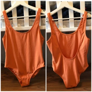 - Baddräkt/body från Weekday.