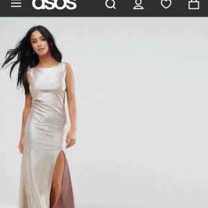  - Klänning från TFNC (asos). Nypris 800 kr. Petite stl 6 UK. Passar mig perfekt som har storlek 34 och är 160 cm lång. Använd 1 gång. 
