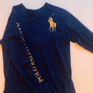  - Jätte Ralph Lauren tröja, säljer pga används inte.