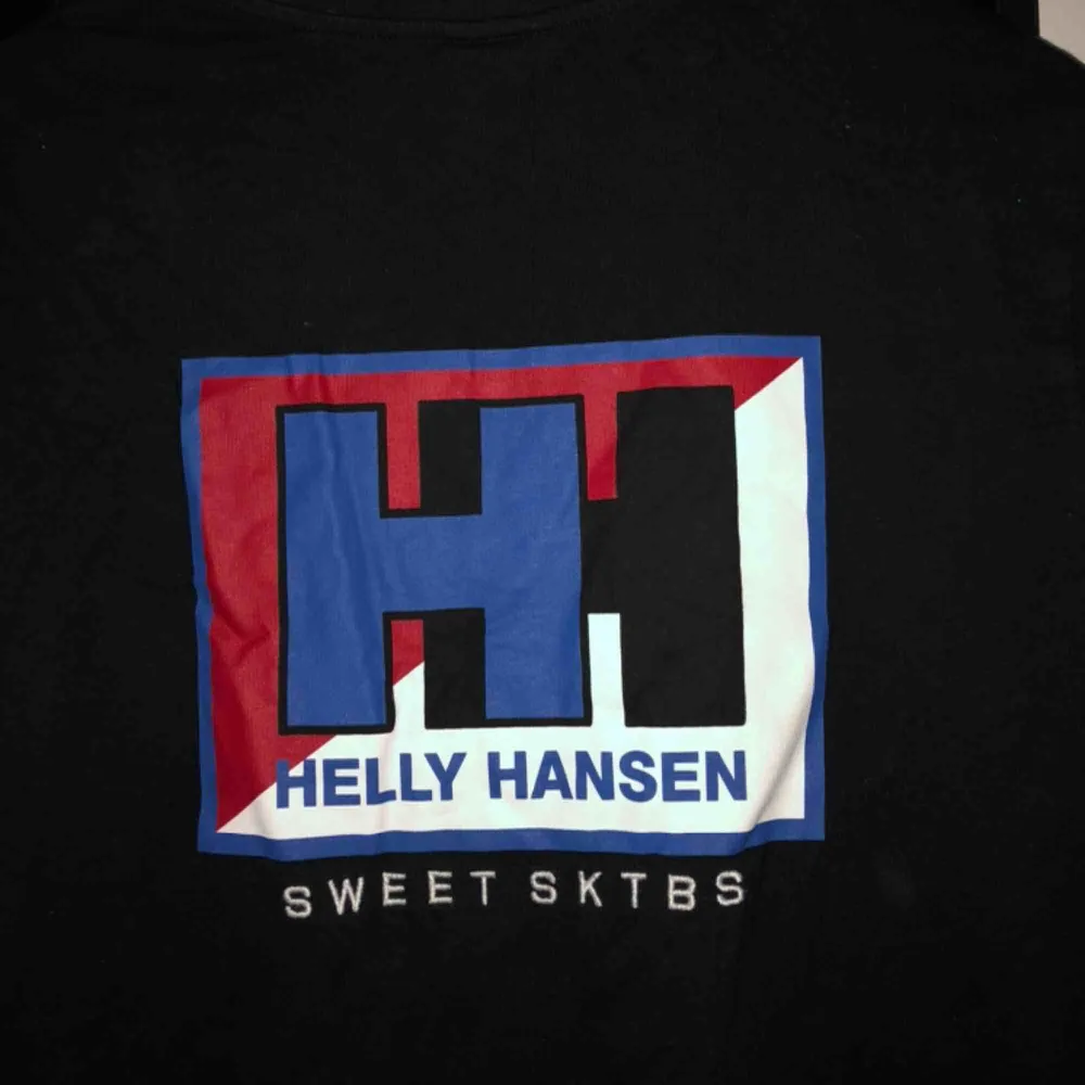Långärmad tröja från Helly HansenXSweet SKTBS🖤köparen står för frakten. . T-shirts.