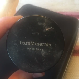  - Näst intill oanvänt mineral puder 