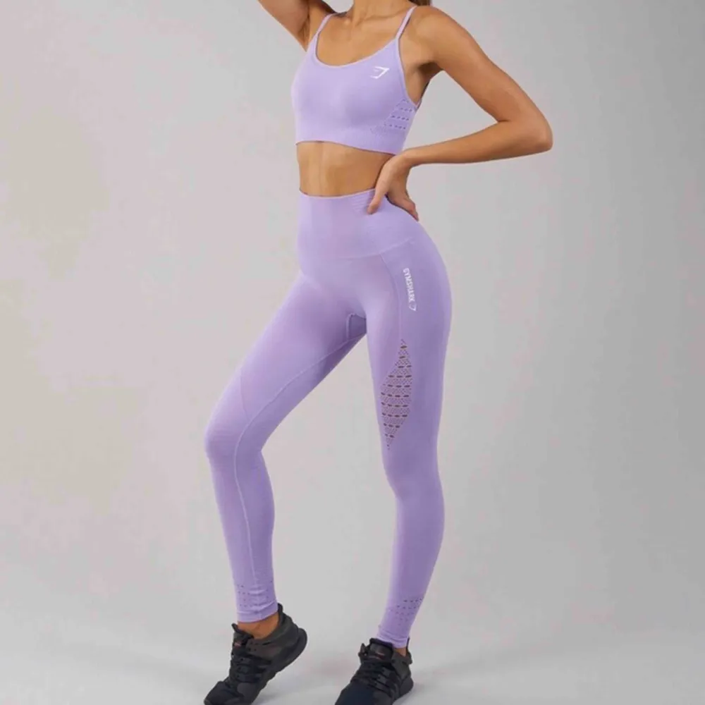 OBS. De i lila är SÅLDA. Seamless leggings från Gymshark. Samma modell på båda. 240kr/ st. Knappt använda, pga för små. . Jeans & Byxor.