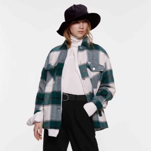  - Intressekoll på min supersnygga jacka från zara. Storlek S. Pris kan diskuteras ;)