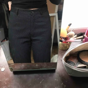  - Säljer ett par super fina kostymbyxor. Säljer för 100kr + 42kr i frakt