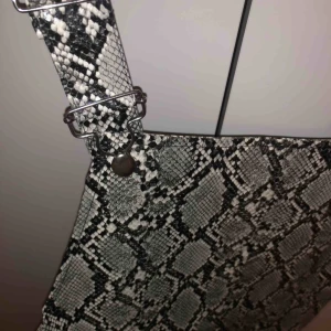  - Klänning från Linn Ahlborg x NAKD. ALDRIG ANVÄND. 