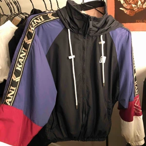  - Skitsnygg Karl Kani jacka. Använd 1 gång. Jag köpte den för 799kr
