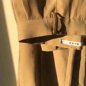  - Beiga byxor🤍 passar även 38. Supersköna! 