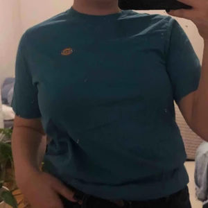  - ball blå t-shirt från Dickies. köpare står för frakt💕
