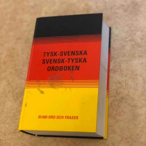  - Tjock ordbok i bra skick
