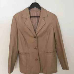  - Skinnkavaj köpt second hand!