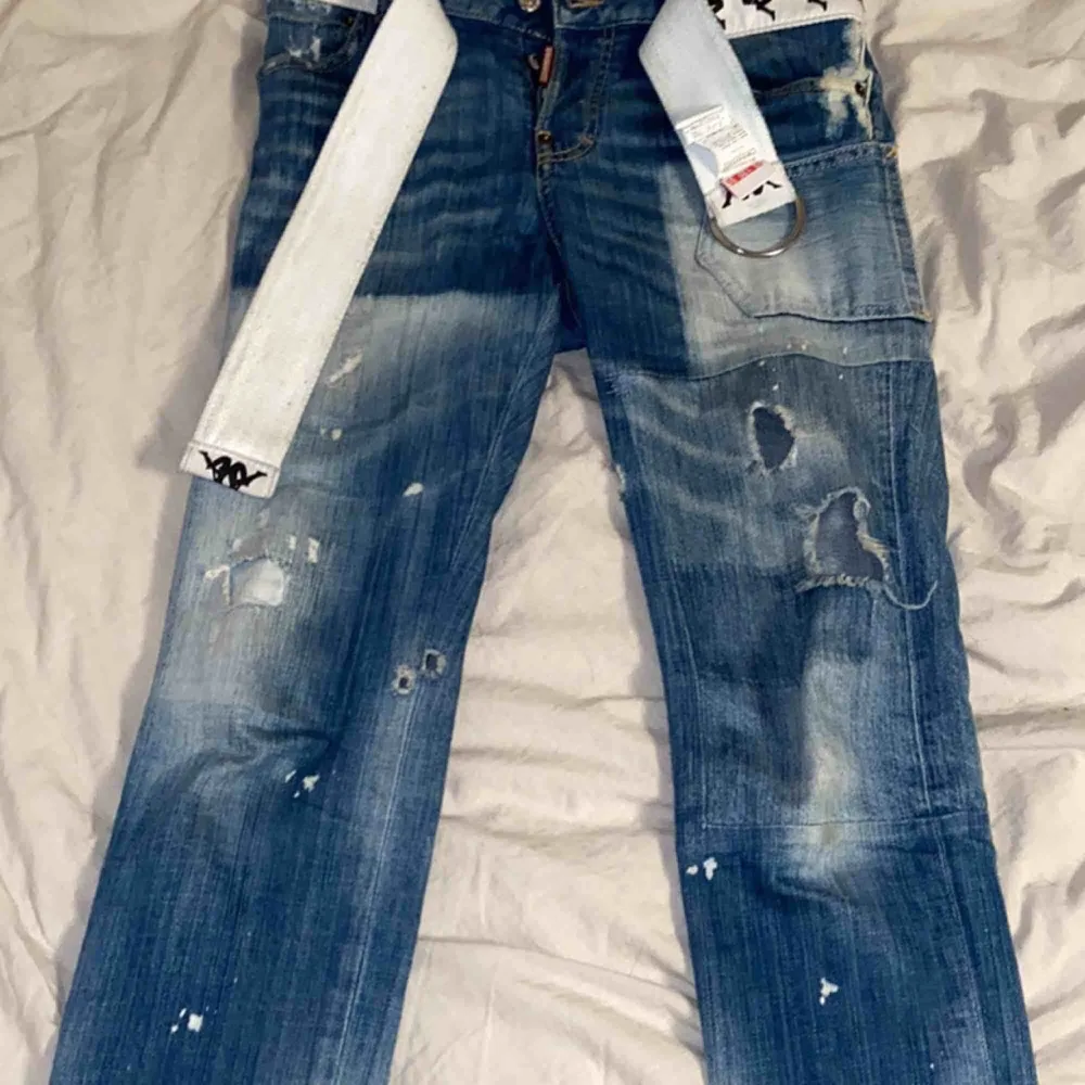 Dsquared2 jeans bra skick, nypris 4700kr från Farfetch. Storlek 40 passar ca 167 cm till 173 cm lång.. Jeans & Byxor.
