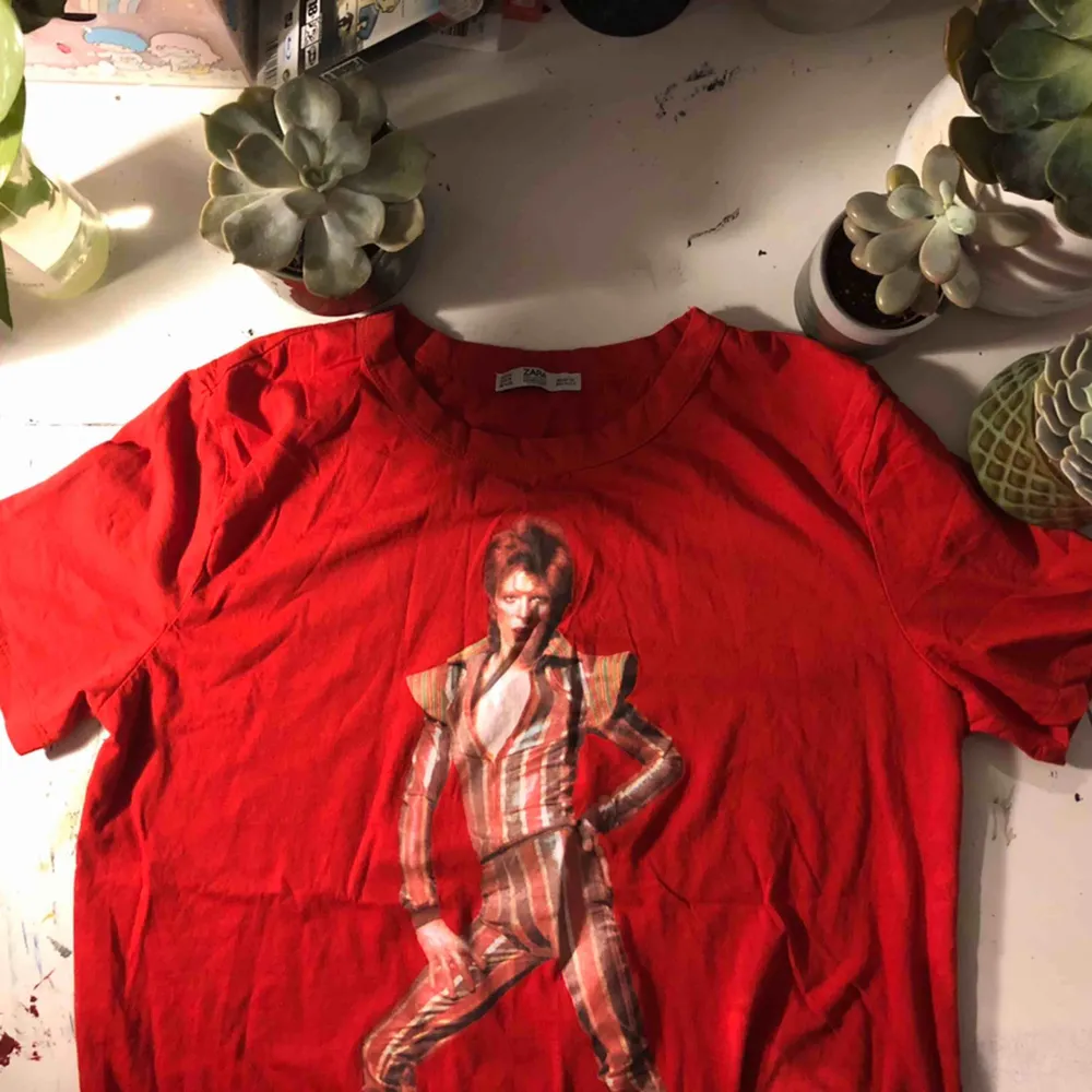 David Bowie tröja i storlek M men sitter som en S. T-shirts.