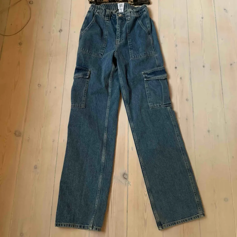 Jättesnygga högmidjade jeans med fickor💜💜💜. Jeans & Byxor.
