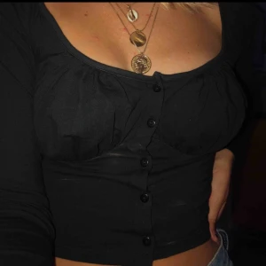  - OBS första bilden är lånad, så ingen sminkfläck eller liknande på min. Populär & slutsåld supersnygg topp från Nelly / NLY trend i storlek S. Aldrig använd, lapparna kvar! 💞 Högsta bud: 260