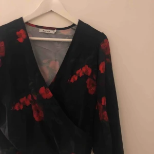  - Nakd blus som jag aldrig använt