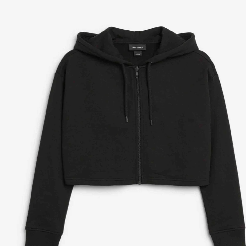 Croped tunn hoodie med zip 🌟 frakt ingår i priset!  Aldrig använd . Hoodies.