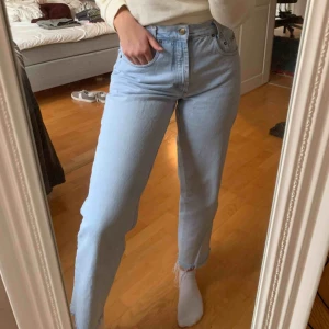  - Rejäla jeans som ej kommer till användning 🧵 W34 i italiensk storlek, har svårt att uppskatta men jag brukar ha M/L i byxor 🍭 frakt tillkommer