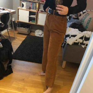  - Jätte fina manchesterbyxor från Chiquelle. Endas använda en gång.