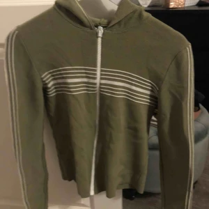  - Super fin vintage kofta/tröja Sparsamt använd  Frakt står köparen för 