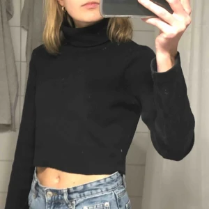  - Svart polo, avklippt