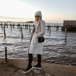  - Intressekoll! Kanske vill sälja min jättefina kappa från Mango som precis är kemtvättad så den är som ny! 