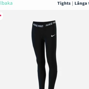  - Använt några gånger men ser nya säljer pga har för många leggings. Storleken är S men passar från Xs-M för det är stretchiga! 