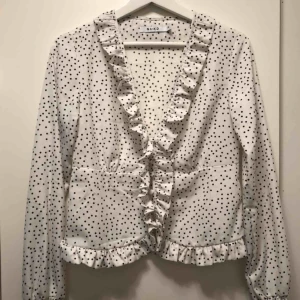  - Blus från Na-kd. Använd en gång, i mycket gott skick! 