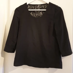  - Top med spetsrygg. Frakt tillkommer! 