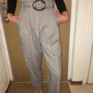  - Höga rutiga byxor från mango. Nya! Nypris 499 kr. Köpa förra året men är lite stora på mig nu