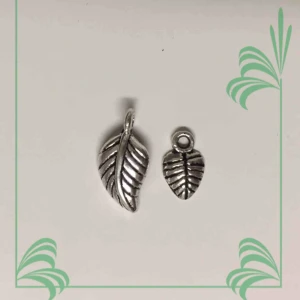  - Aldrig använda! Inte äkta silver. Kan hängas på vilket smycke som helst! Frakten är inräknad i priset. 