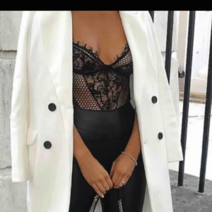  - Världens finaste lace bodysuit🤩  Säljs pga för lite användning, helt ny & oanvänd! 