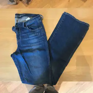 Women’s size 6 flare jeans from Old Navy in the USA