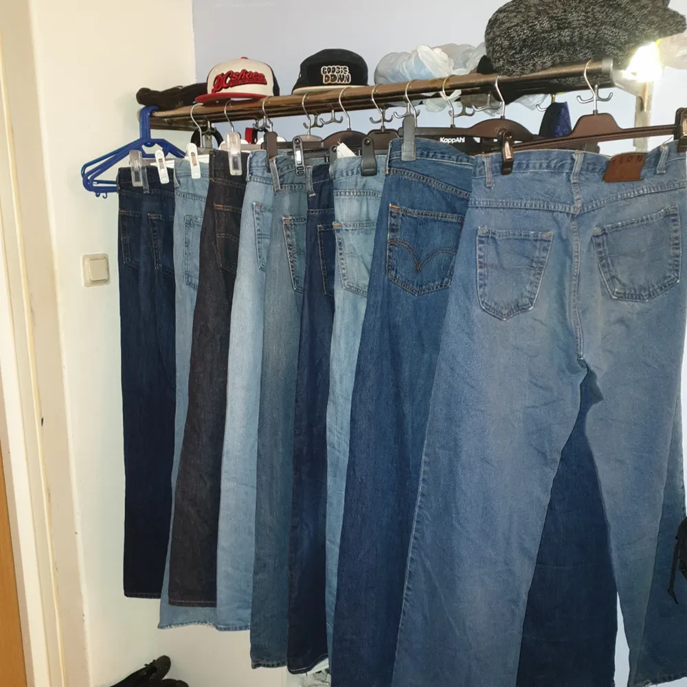 7 stycken Levi's 1 styck J.Linderberg jeans 1 styck Neon i olika skick alla jeans för 150kr . Jeans & Byxor.