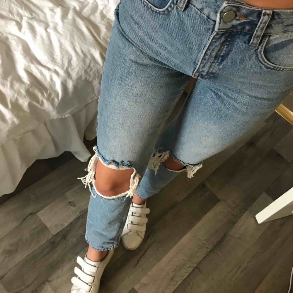 Ett par supersnygga jeans från NAKD. Aldrig kommit till användning så som nya! Kan skickas mot fraktkostnad. Jeans & Byxor.