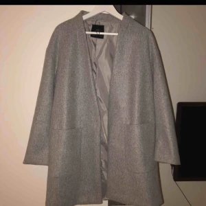  - Snygg helt oanvänd kappa från Zara!!