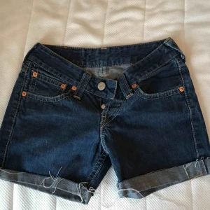  - Levi’s jeansshorts, passar till W 25/26! Plus frakt 💌