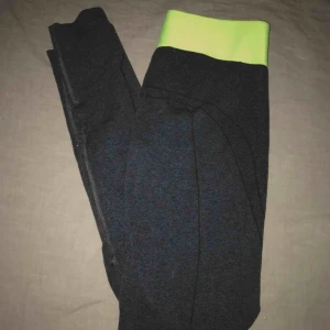  - Träningstights i storlek xs! Använt skick, stretchiga och sköna, Resår vid midjan