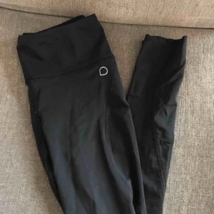  - Träningstights Storlek xs! Sitter skönt på och formar sig bra Fraktar (köparen står för kostnaden)