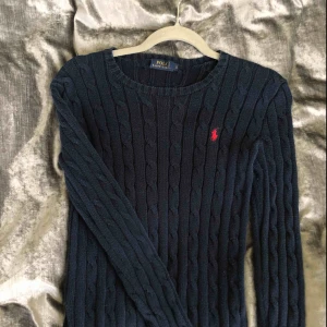  - Kabelstickad tröja från Ralp Lauren i strl XS. Köpt i USA för några år sedan, nypris är 1299 kr.