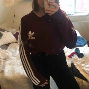  - inte mycket använd adidas tröja, köpt på urban outfitters. 