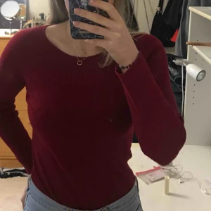  - Fin tröja nästan oanvänd. Köparen står för frakt. 
